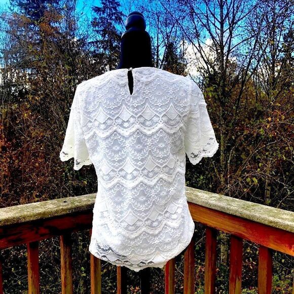 Floral Lace Blouse medium  - Picture 2 of 5